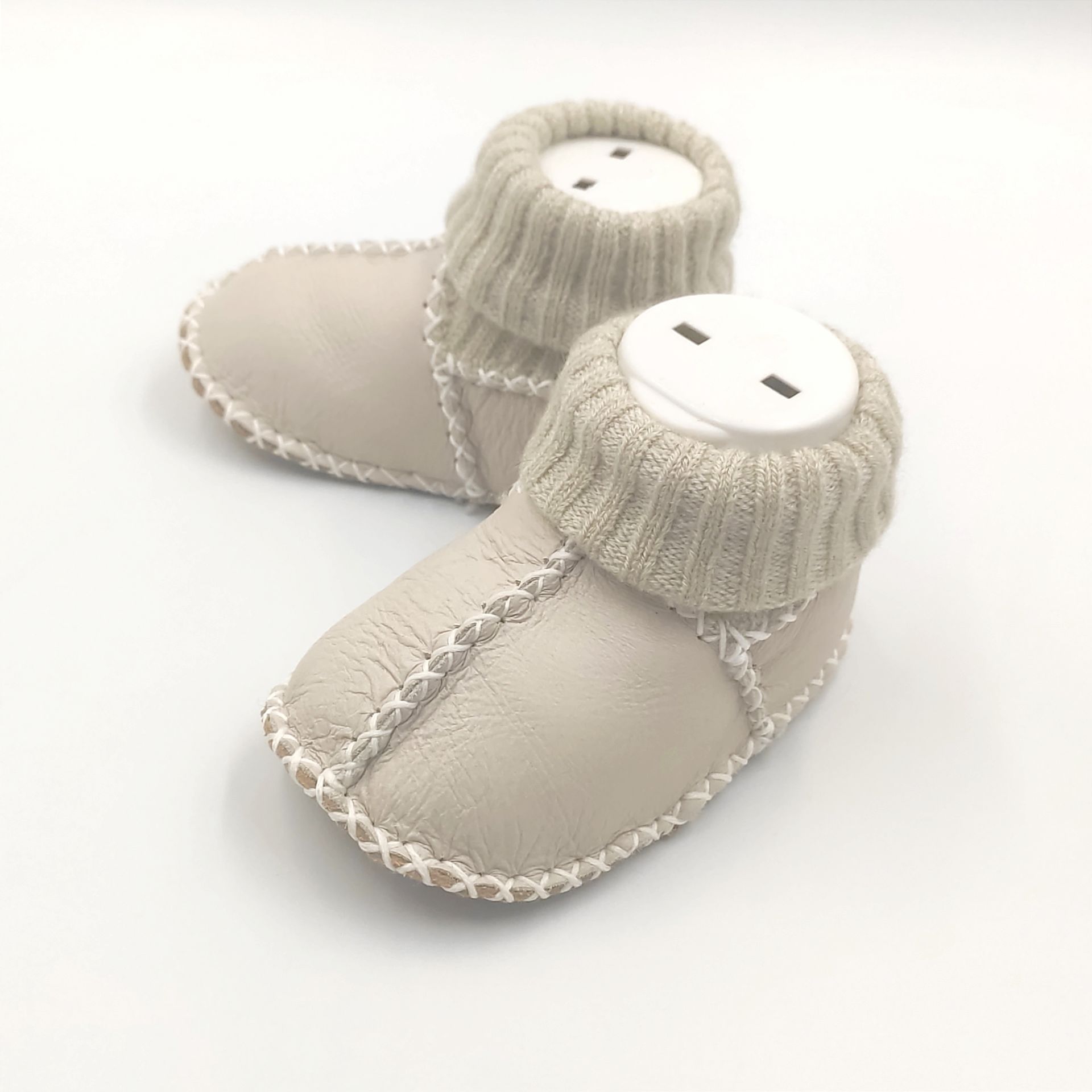 Krem Rengi Deri Patik