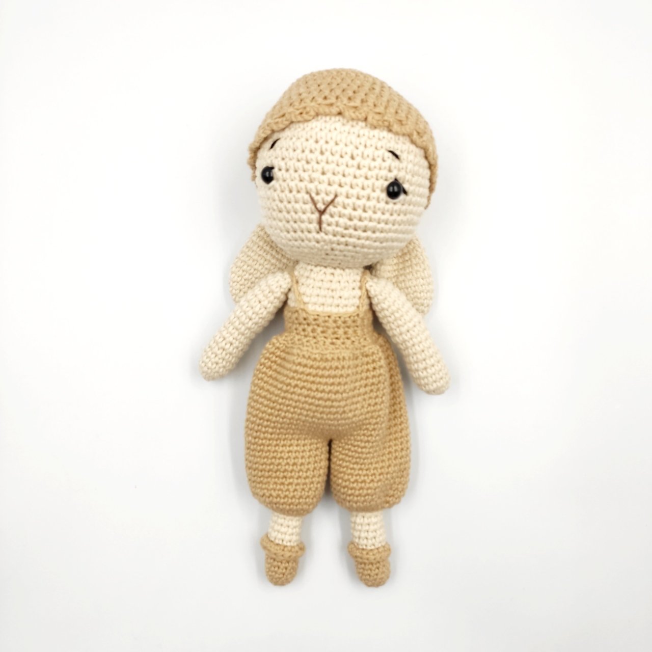 Kahverengi Elbiseli Amigurumi Tavşan